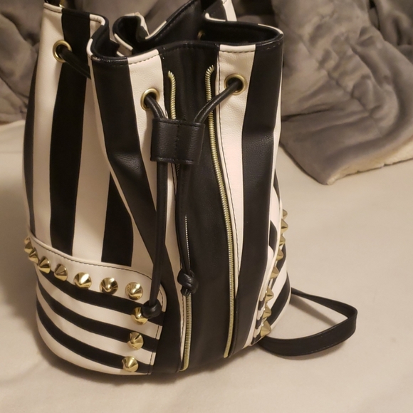 betsey johnson bucket bag